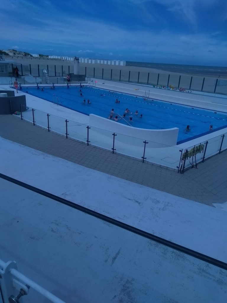 Dagje Strandbad Oostduinkerke (verwarmd openluchtzwembad) — Attracties in Oostduinkerke